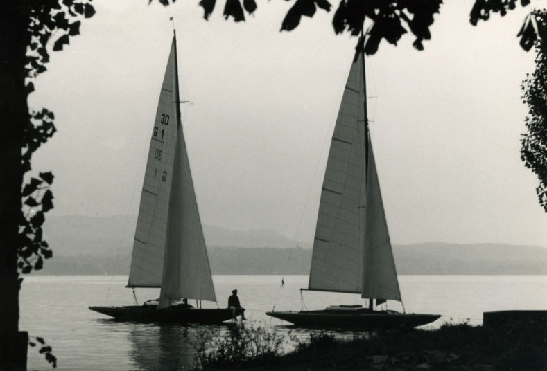 Freya (rechts, mit neuem Segel, aber noch ohne Segelnummer) zusammen mit dem 30er Schärenkreuzer G1 am Bodensee in Reichenau