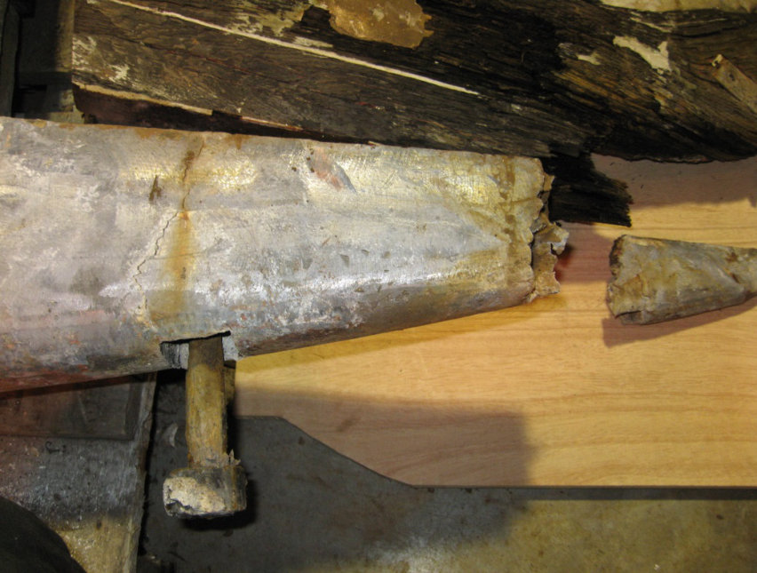 Bleiballast mit Rissen