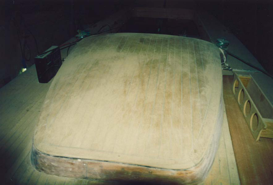 Bild 2: Das neu mit Teak belegte Deck nach dem Schleifen